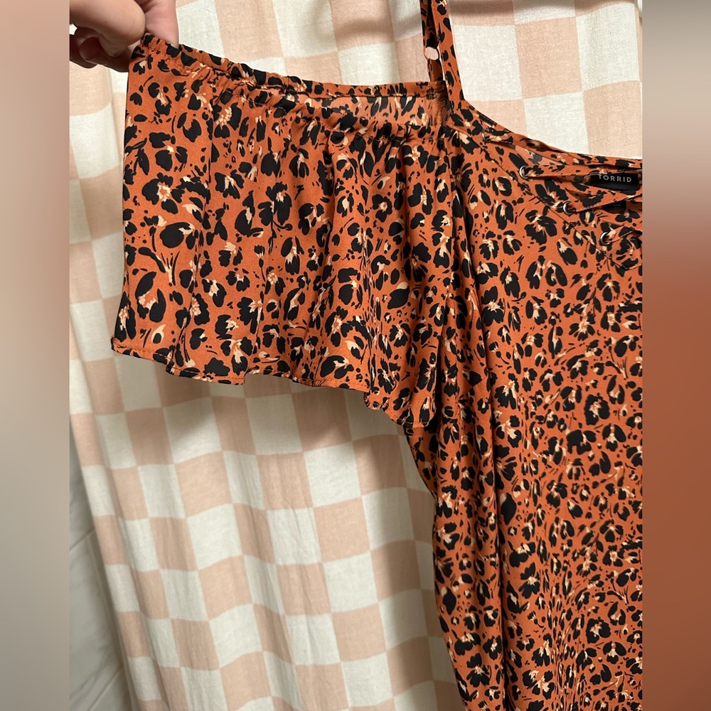 Torrid Cold Shoulder Top - Picture 3 of 4